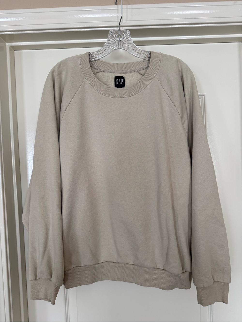 GAP Women's Crewneck Sweatshirt in Light Beige